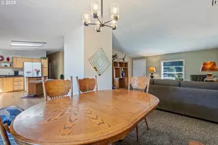 1000 S McKern Ct, Newberg, OR 97132 - Photo 4