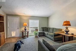 1000 S McKern Ct, Newberg, OR 97132 - Photo 8