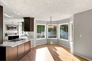 13750 SW Hiteon Dr, Beaverton, OR 97008 - Photo 16