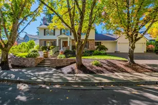 13750 SW Hiteon Dr, Beaverton, OR 97008 - Photo 2