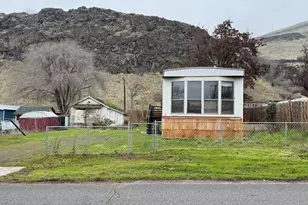 217 Main St, Wishram, WA 98673 - Photo 1