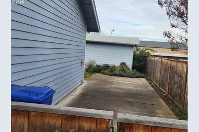 1880 Linnell Ave, Roseburg, OR 97471 - Photo 4