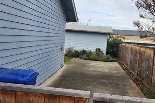 1880 Linnell Ave, Roseburg, OR 97471 - Photo 4