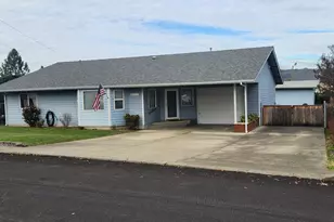 1880 Linnell Ave, Roseburg, OR 97471 - Photo 2