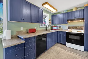 19130 NE Wasco Ct, Portland, OR 97230 - Photo 8