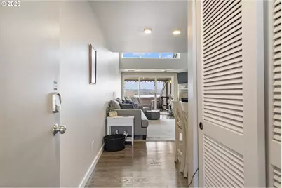 75 N Hayden Bay Dr, Portland, OR 97217 - Photo 4