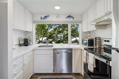 75 N Hayden Bay Dr, Portland, OR 97217 - Photo 10