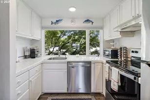 75 N Hayden Bay Dr, Portland, OR 97217 - Photo 10
