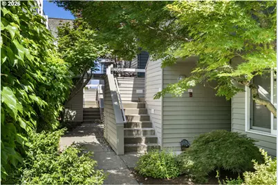 75 N Hayden Bay Dr, Portland, OR 97217 - Photo 2