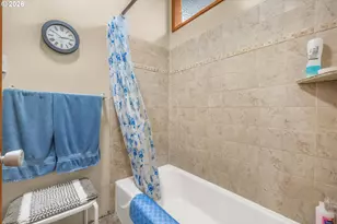 2205 N Country Club Dr, Canby, OR 97013 - Photo 16