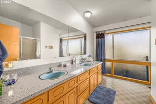 2205 N Country Club Dr, Canby, OR 97013 - Photo 20
