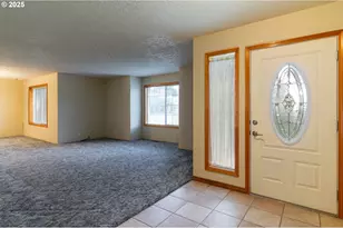 305 NW 9th Pl, Hermiston, OR 97838 - Photo 8