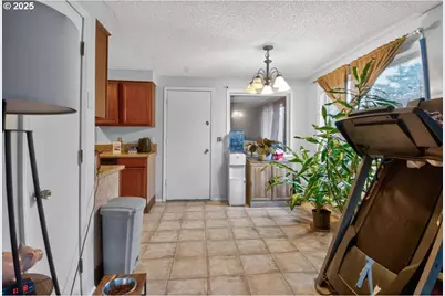 550 N Wasson St, Coos Bay, OR 97420 - Photo 8