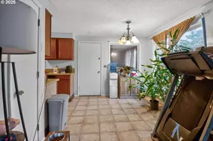 550 N Wasson St, Coos Bay, OR 97420 - Photo 8