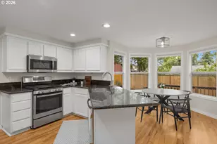 8917 SW 51st Ave, Portland, OR 97219 - Photo 10