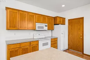 1880 Lake Cove Ave, Eugene, OR 97408 - Photo 6