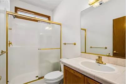 1880 Lake Cove Ave, Eugene, OR 97408 - Photo 10