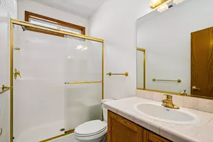 1880 Lake Cove Ave, Eugene, OR 97408 - Photo 10