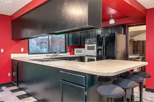 6170 SW Cherryhill Dr, Beaverton, OR 97008 - Photo 8