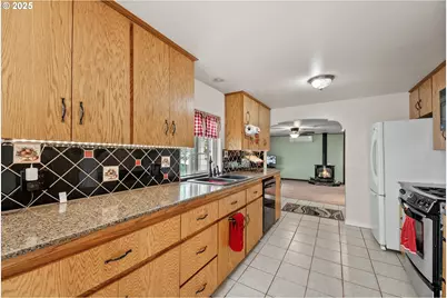 10 SE Kegler Ave, Winston, OR 97496 - Photo 12