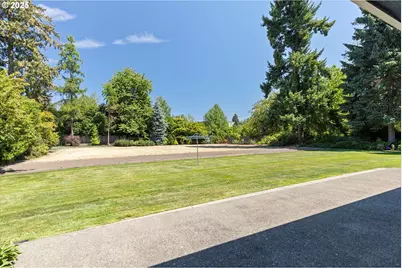 339 NE South Shore Rd, Portland, OR 97211 - Photo 22