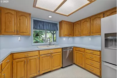 339 NE South Shore Rd, Portland, OR 97211 - Photo 6