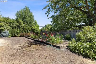 339 NE South Shore Rd, Portland, OR 97211 - Photo 24