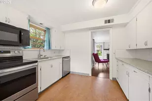 3286 NE Holman St, Portland, OR 97211 - Photo 10