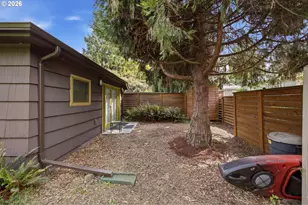 3286 NE Holman St, Portland, OR 97211 - Photo 24