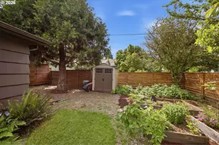 3286 NE Holman St, Portland, OR 97211 - Photo 22