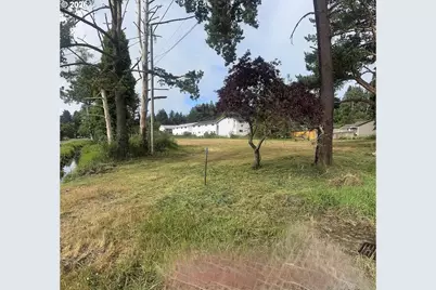 135 SW 1st St, Warrenton, OR 97146 - Photo 2