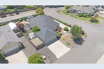 147 Wingfoot Ct, Winchester, OR 97495 - Photo 8