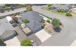 147 Wingfoot Ct, Winchester, OR 97495 - Photo 8