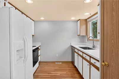 2008 SE 143rd Ave, Portland, OR 97233 - Photo 18