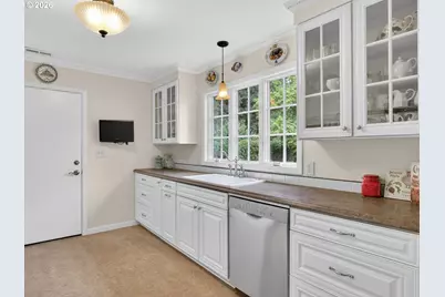 5025 SW Vermont St, Portland, OR 97219 - Photo 12