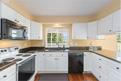 660 Jade St, Sutherlin, OR 97479 - Photo 14