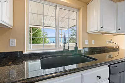 660 Jade St, Sutherlin, OR 97479 - Photo 16