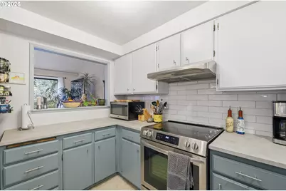 422 Stonewood Dr, Eugene, OR 97405 - Photo 4