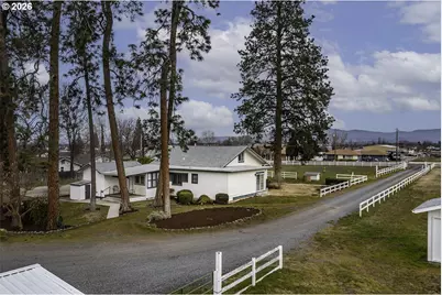 408 Oak Grove Rd, Medford, OR 97501 - Photo 6