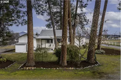 408 Oak Grove Rd, Medford, OR 97501 - Photo 8