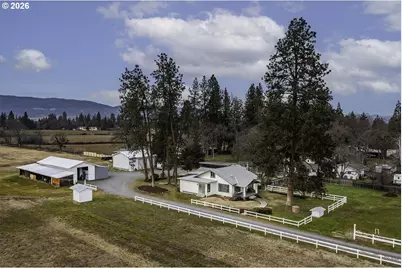 408 Oak Grove Rd, Medford, OR 97501 - Photo 2