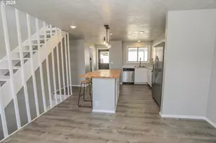 11 NW Mountain View Dr, Roseburg, OR 97471 - Photo 8