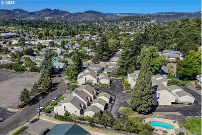 11 NW Mountain View Dr, Roseburg, OR 97471 - Photo 40