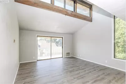 11 NW Mountain View Dr, Roseburg, OR 97471 - Photo 4