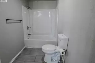 11 NW Mountain View Dr, Roseburg, OR 97471 - Photo 28