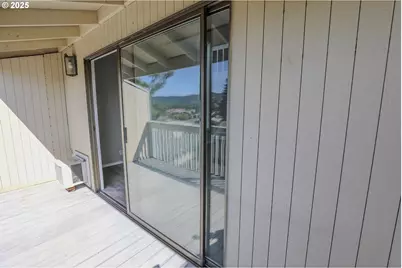 11 NW Mountain View Dr, Roseburg, OR 97471 - Photo 38