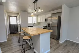 11 NW Mountain View Dr, Roseburg, OR 97471 - Photo 10