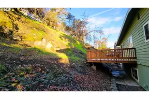 552 W D St, Springfield, OR 97477 - Photo 24