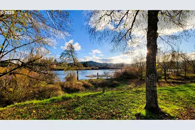 552 W D St, Springfield, OR 97477 - Photo 30