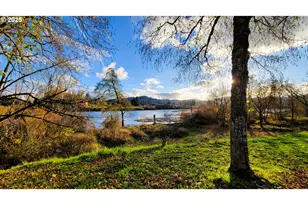 552 W D St, Springfield, OR 97477 - Photo 30